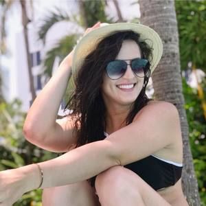 Meet your Posher, Yis